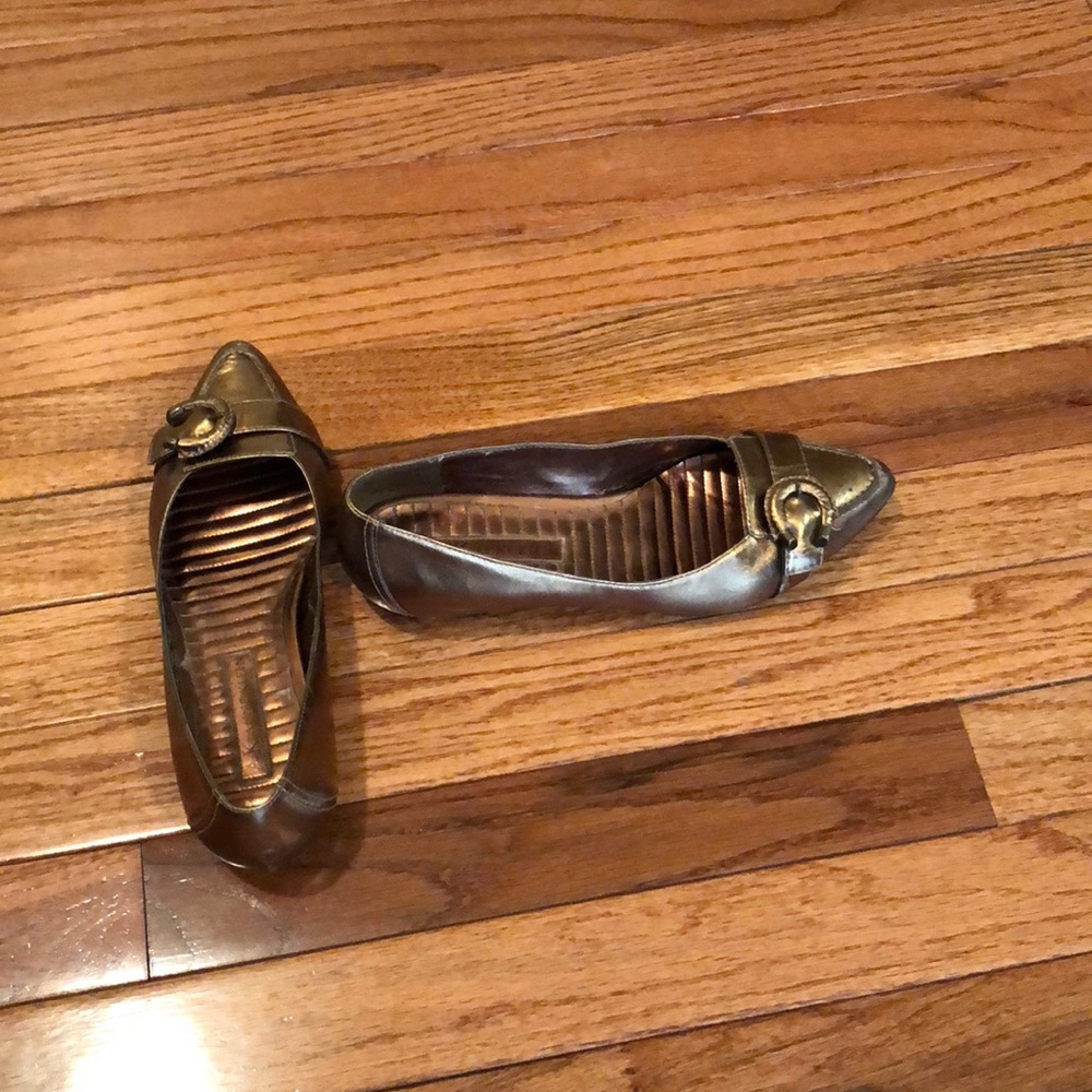 Anne Klein gold flats - Picture 2 of 2